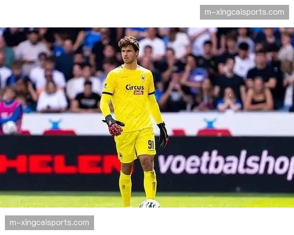 拉门斯多次关键扑救力保胜果 曼联门将获赞冷静处理球专家